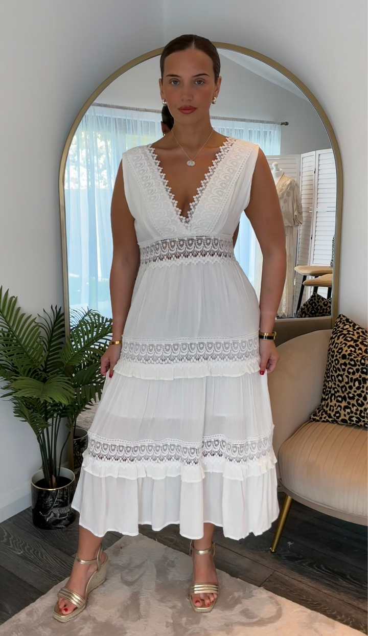 كلوثيلد - فستان صيفي طويل ومزين بالكروشيه